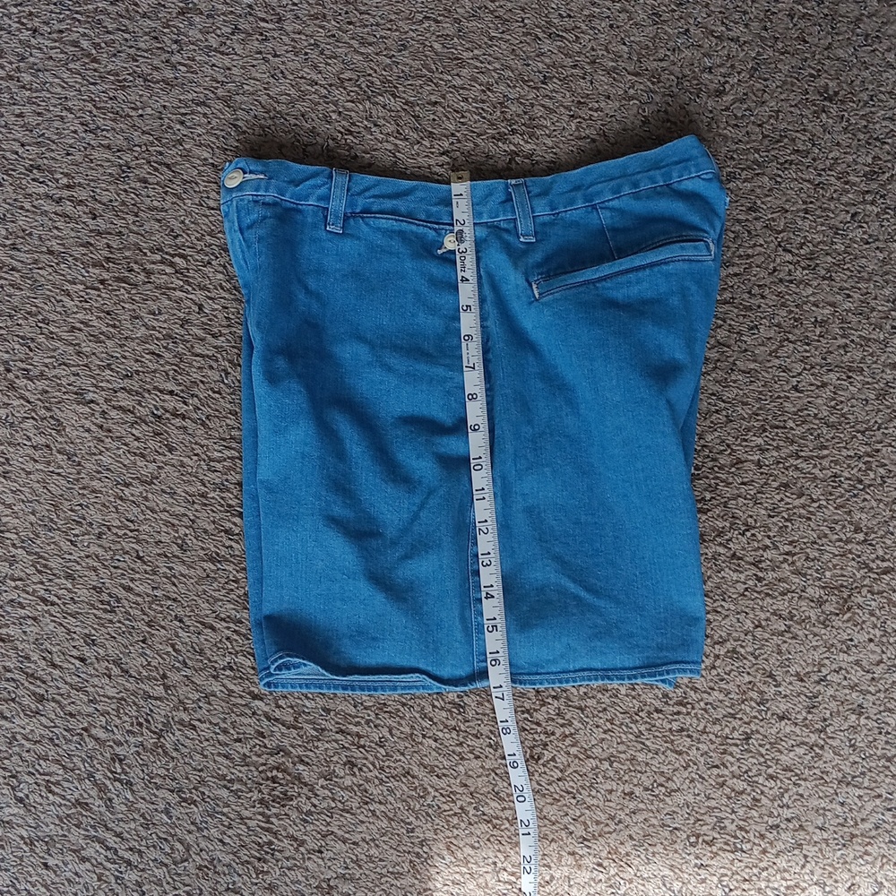 Levi's Classic Blue Jean Shorts - Picture 9 of 12
